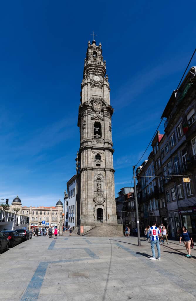 clerigos tårnet i porto i portugal