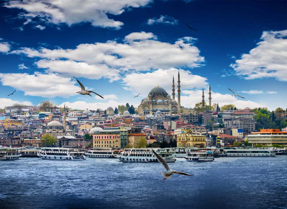 istanbul hovedstaden i tyrkiet set fra vandet