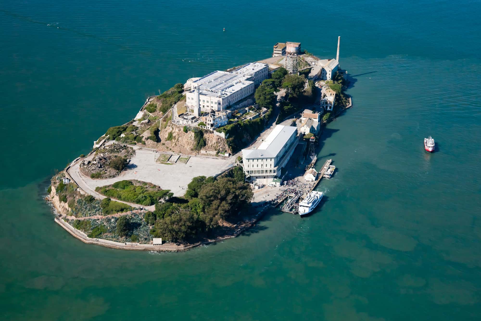 luftfoto af fængslet på øen alcatraz i san francisco