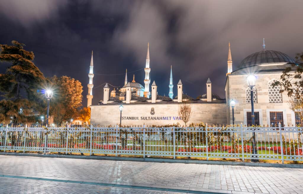 sultanahmet pladsen i istanbul set om natten